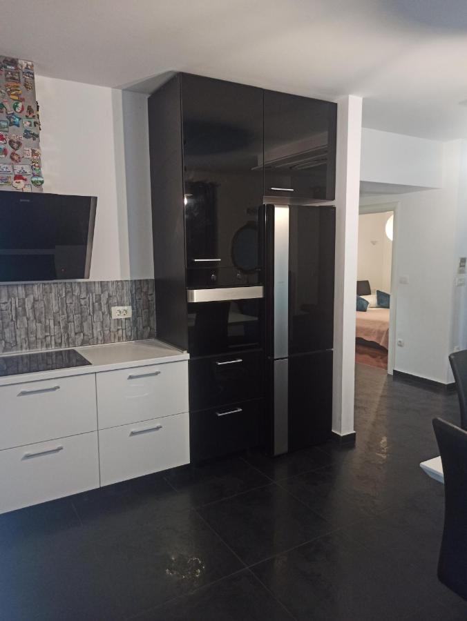 Apartment Bila ชิเบนิก ภายนอก รูปภาพ